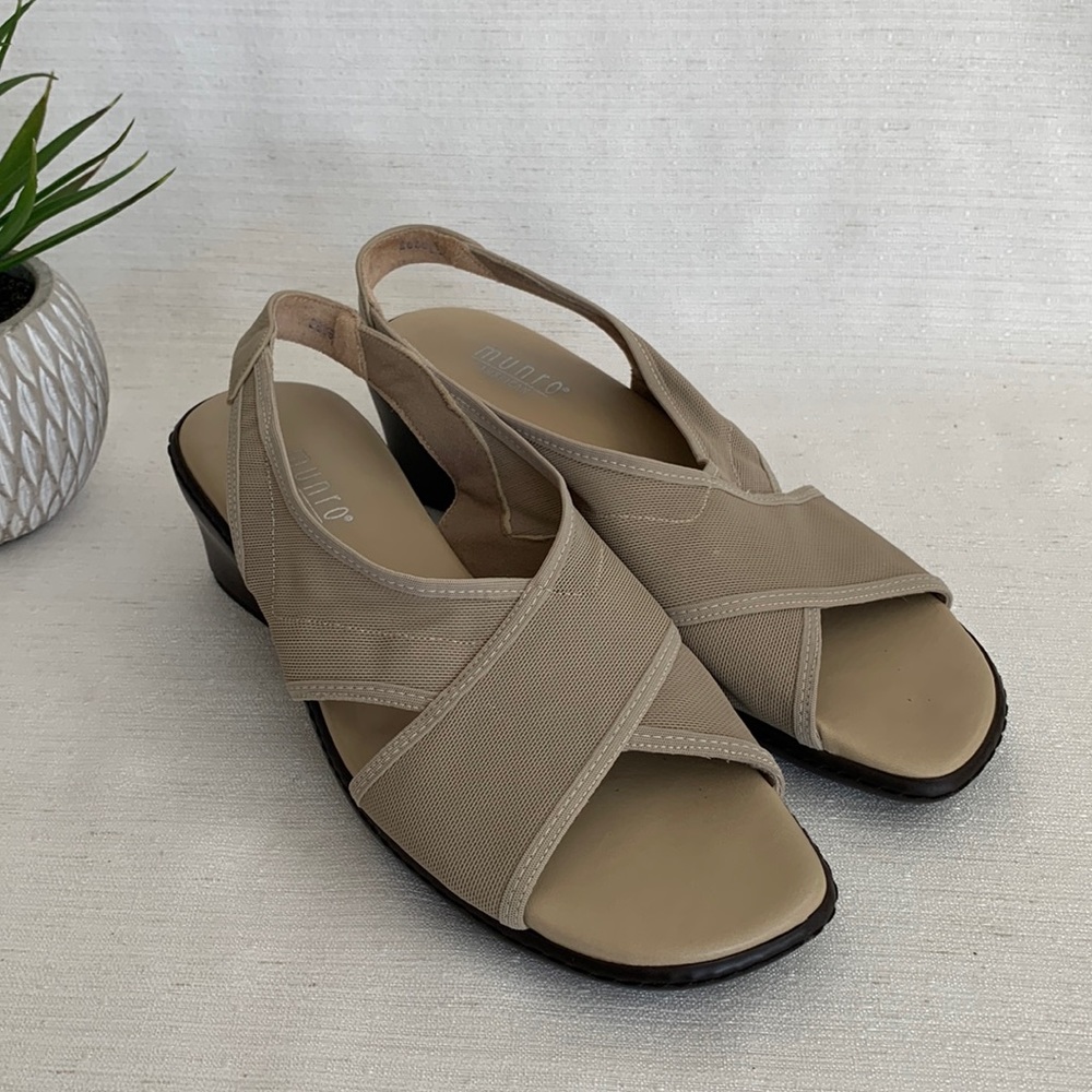 Munro Ava Stretch Taupe Sandals Woman’s 8.5M